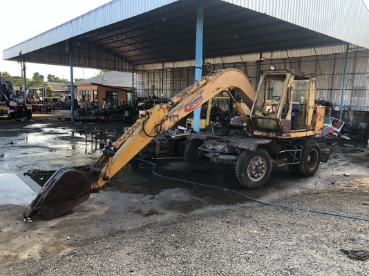 แมคโคล้อยาง KOMATSU PW60-1 2เพลา