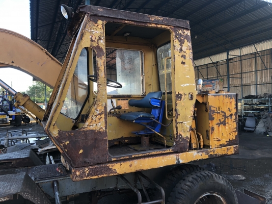 แมคโคล้อยาง KOMATSU PW60-1 2เพลา