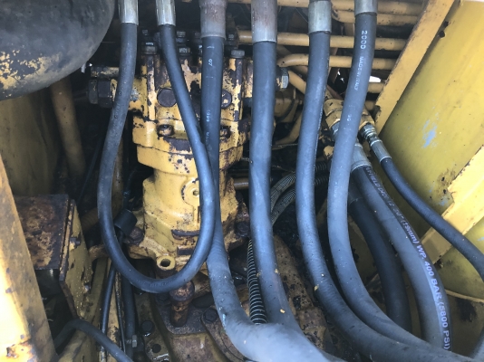 แมคโคล้อยาง KOMATSU PW60-1 2เพลา