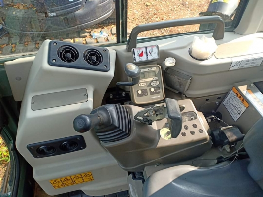 ขายรถขุด YANMAR VIO35-5B. เก่านอกแท้  สภาพสวย ใช้งานมาน้อย  โทร 089-3818694 จ๊อย