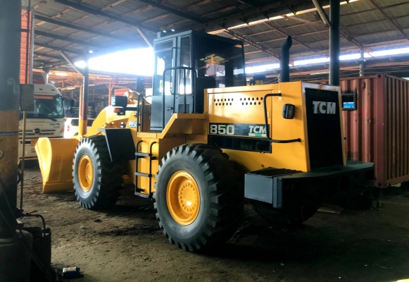 ขายด่วน รถตัก TCM 850 สภาพสวยๆ พร้อมใช้งาน100\% เจ้าของขายเอง 091-0655915