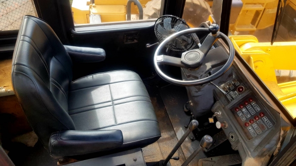 ขายด่วน รถตัก TCM 850 สภาพสวยๆ พร้อมใช้งาน100\% เจ้าของขายเอง 091-0655915