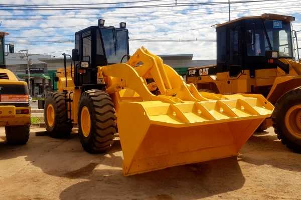 ขายด่วน รถตัก TCM 850 สภาพสวยๆ พร้อมใช้งาน100\% เจ้าของขายเอง 091-0655915