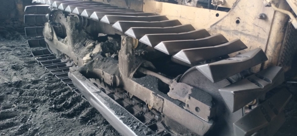 ขาย 590,000 รถแทคเตอร์ CAT D5B ตีนเป็ด เครื่องดี เกียร์ตัดแรง ช่วงล่างสวย รถพร้อมใช้งาน 090-772-3710 090-772-3708 ขาย 590,000 รถแทคเตอร์ CAT D5B ตีนเป็ด เครื่องดี เกียร์ตัดแรง ช่วงล่างสวย รถพร้อมใช้งาน 090-772-3710 090-772-3708