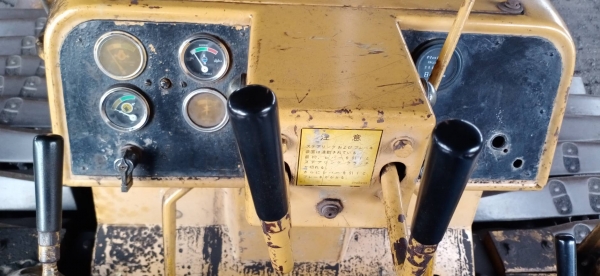 ขาย 590,000 รถแทคเตอร์ CAT D5B ตีนเป็ด เครื่องดี เกียร์ตัดแรง ช่วงล่างสวย รถพร้อมใช้งาน 090-772-3710 090-772-3708 ขาย 590,000 รถแทคเตอร์ CAT D5B ตีนเป็ด เครื่องดี เกียร์ตัดแรง ช่วงล่างสวย รถพร้อมใช้งาน 090-772-3710 090-772-3708