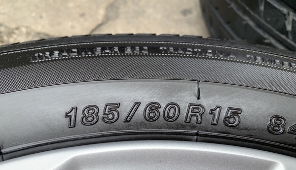 ล้อแม็ก Toyota Vios Yaris 8 ก้าน ขอบ 15 พร้อมยาง 185-60-15 Yokohama ปลายปี 15