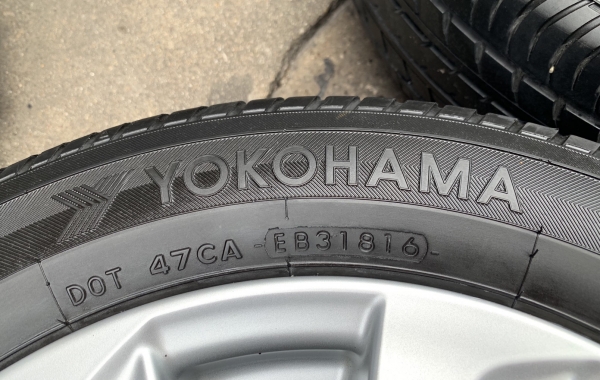 ล้อแม็ก Toyota Vios Yaris 8 ก้าน ขอบ 15 พร้อมยาง 185-60-15 Yokohama ปลายปี 15