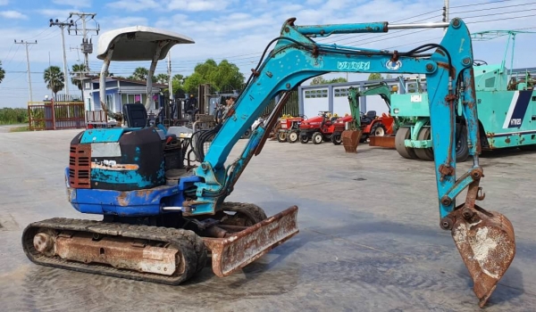 ขายด่วนลดกะหน่ำราคาพิเศษ175,000บาทรถแบคโฮคูโบต้าK30คอลโทลสั้นน้ำมันปั้มนี้วเทียบเท่าPC30รถนอกสถาพดีพร้อมใช้เพิ่งนำเข้ามายังไม่เคยใช้งานในไทยเลย