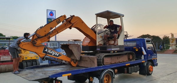 ขายด่วน205,000บาทรถแบคโฮมิสซูฮานิคMS50หนัก5ตันรถแบคโฮมิสซูฮานิคเครื่อง4สูบดีปั่มแรงรถนอกเพิ่งนำเข้ามาใหม่ยังไม่เคยใช้งานในเมืองไทยเลย