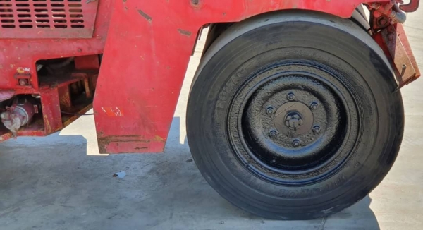 ขายด่วนลดกระหน่ำราคาพิเศษ195,000บาท.รถบดเอวอ่อน    โปแม็กสั้นสะเทือน.โปแม็กขนาด3.5ตันหน้าหล็กหลังยางระบบทำงานดีสั้นสะเทือนได้ดีเป็นรถนอกเพื่งนำเข้ามายังไม่เคยใช้งานในไทยเลย