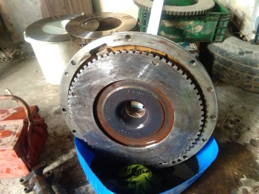 ขายครับ จานกดครัช แผ่นครัช แผ่นเหล็กรถแทรกเตอร์ D-4 D-5 D-6 สภาพตามรูป ขายไม่แพง