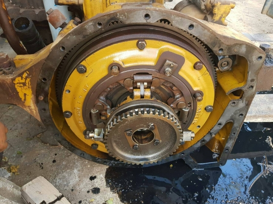 ขายครับ จานกดครัช แผ่นครัช แผ่นเหล็กรถแทรกเตอร์ D-4 D-5 D-6 สภาพตามรูป ขายไม่แพง