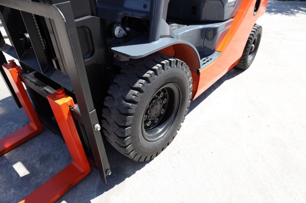 Toyota 8FD20 ขนาดยก2ตัน เสายกสูง4เมตร เครื่องยนต์ดีเซล เครื่องแน่น พร้อมใช้งาน Toyota 8FD20 ขนาดยก2ตัน เสายกสูง4เมตร เครื่องยนต์ดีเซล เครื่องแน่น พร้อมใช้งาน