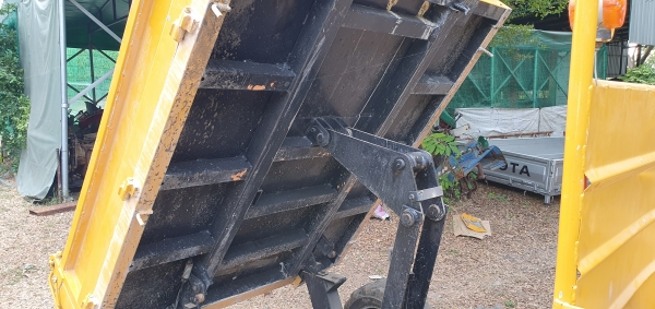 8 ล้อ 18 แรง รถบรรทุกการเกษตรและก่อสร้าง