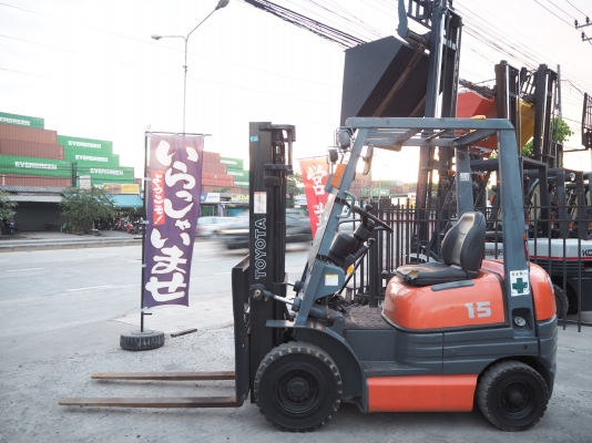 ขายโฟล์คลิฟท์ ญี่ปุ่น นำเข้า TOYOTA 6FG15  ยก 1.5 ตัน เสา 3 เมตร เบนซิน เกียร์ Manual