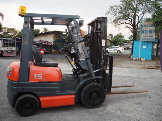 ขายโฟล์คลิฟท์ ญี่ปุ่น นำเข้า TOYOTA 6FG15  ยก 1.5 ตัน เสา 3 เมตร เบนซิน เกียร์ Manual