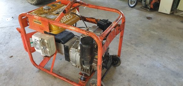 เครื่องปั้นไฟ 5. 6 kva 4000 w 220 v เครื่องปั้นไฟ 5. 6 kva 4000 w 220 v