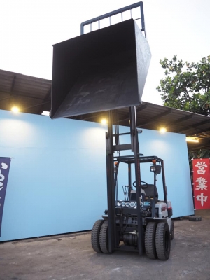 โฟล์คลิฟท์งาเท ฟรี!! บุ๊งกี๋ใหม่ 1 ลูก รถญี่ปุ่นนำเข้า KOMATSU FD25-11 ยกได้ 2.5 ตัน เสา 4 เมตร เครื่องดีเซล เกียร์คลัทช์ โฟล์คลิฟท์งาเท ฟรี!! บุ๊งกี๋ใหม่ 1 ลูก รถญี่ปุ่นนำเข้า KOMATSU FD25-11 ยกได้ 2.5 ตัน เสา 4 เมตร เครื่องดีเซล เกียร์คลัทช์