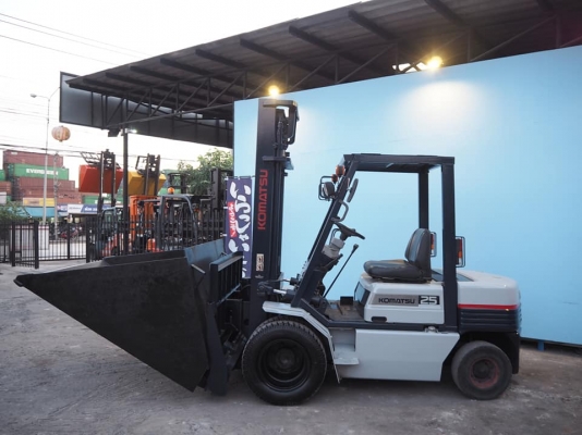 โฟล์คลิฟท์งาเท ฟรี!! บุ๊งกี๋ใหม่ 1 ลูก รถญี่ปุ่นนำเข้า KOMATSU FD25-11 ยกได้ 2.5 ตัน เสา 4 เมตร เครื่องดีเซล เกียร์คลัทช์