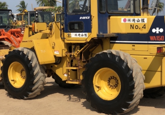 ขายรถตักล้อยาง KOMATSU WA150-1 นำเข้าเองจากญี่ปุ่น สภาพสวยพร้อมใช้ มีVDOการทำงานครับ ขายรถตักล้อยาง KOMATSU WA150-1 นำเข้าเองจากญี่ปุ่น สภาพสวยพร้อมใช้ มีVDOการทำงานครับ