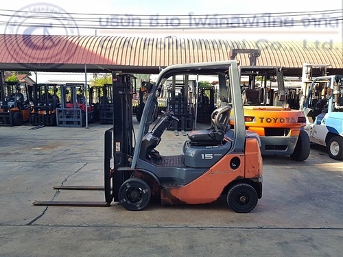 ขาย รถโฟล์คลิฟท์ TOYOTA รุ่น 8FGL15