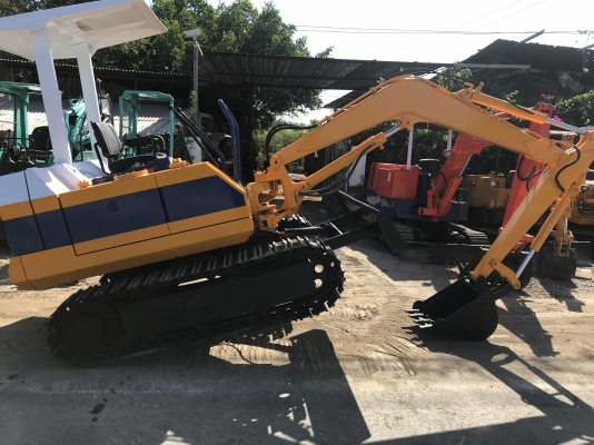 komatsu Pc15สภาพดีเก่าญี่ปุ่น มีใบอินวอยไม่เคยใช้ในไทย