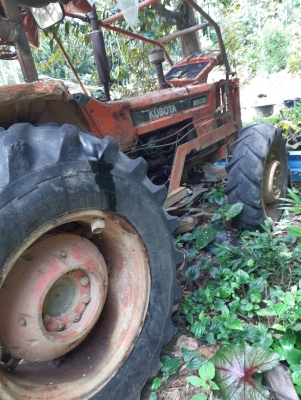 รถไถ KUBOTA M8030 เอกสารเล่มทะเบีบนราคา 180,000 รถไถ KUBOTA M8030 เอกสารเล่มทะเบีบนราคา 180,000