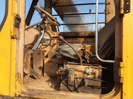 เเบคโฮล้อยางKOMATSU PC100-1 2เพลาถอดออกหนึ่งเพลารถทำงานได้ปกติราคา 250,000 เเบคโฮล้อยางKOMATSU PC100-1 2เพลาถอดออกหนึ่งเพลารถทำงานได้ปกติราคา 250,000