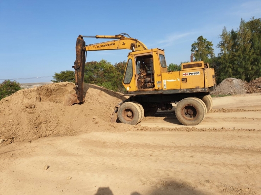 เเบคโฮล้อยางKOMATSU PC100-1 2เพลาถอดออกหนึ่งเพลารถทำงานได้ปกติราคา 250,000 เเบคโฮล้อยางKOMATSU PC100-1 2เพลาถอดออกหนึ่งเพลารถทำงานได้ปกติราคา 250,000