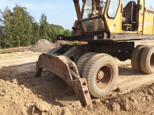 เเบคโฮล้อยางKOMATSU PC100-1 2เพลาถอดออกหนึ่งเพลารถทำงานได้ปกติราคา 250,000 เเบคโฮล้อยางKOMATSU PC100-1 2เพลาถอดออกหนึ่งเพลารถทำงานได้ปกติราคา 250,000