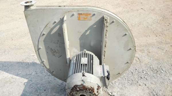 โบลเวอร์ดูดเป่าอากาศแรงดันสูงของอิตาลี่ S.P.A. ITALY ขนาด 7.5 HP 2 POLE 380V ใบพัด 36&rdquo; ท่อเข้าออก 4&rdquo;- 2&rdquo;