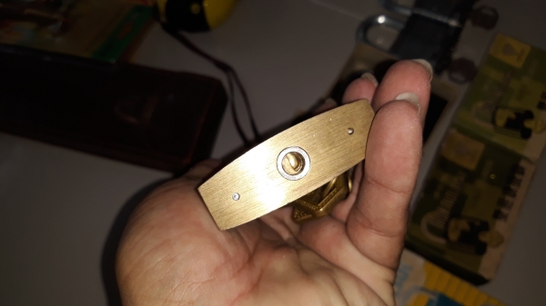 ขายแม่กุญแจทองเหลืองวินเทจSOLAR  MADE IN SWITZERLAND. ดอก3ลูกใหม่เก่าเก็บ