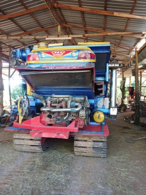 ขายรถเกี่ยวข้าวไทยเส็งยนต์ ตัวเดิน12ปั๊ม23 เดี่ยวทรนงปี55 เครื่องJO8Cเทอร์โบว์ 260 สภาพเดิมทำงานนาปี ขายรถเกี่ยวข้าวไทยเส็งยนต์ ตัวเดิน12ปั๊ม23 เดี่ยวทรนงปี55 เครื่องJO8Cเทอร์โบว์ 260 สภาพเดิมทำงานนาปี