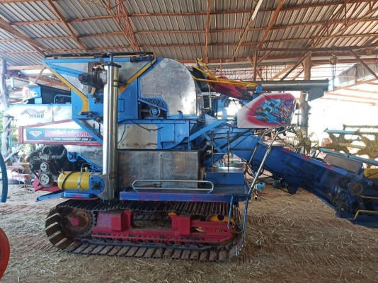 ขายรถเกี่ยวข้าวไทยเส็งยนต์ ตัวเดิน12ปั๊ม23 เดี่ยวทรนงปี55 เครื่องJO8Cเทอร์โบว์ 260 สภาพเดิมทำงานนาปี ขายรถเกี่ยวข้าวไทยเส็งยนต์ ตัวเดิน12ปั๊ม23 เดี่ยวทรนงปี55 เครื่องJO8Cเทอร์โบว์ 260 สภาพเดิมทำงานนาปี