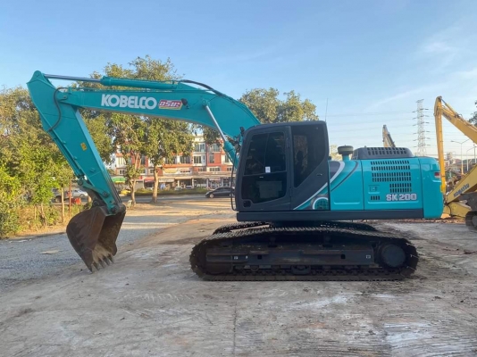 Kobelco SK200-10YN15ใช้งาน 2500ช.มอยู่ในPM7000ช.ม.สภาพ95\%เล่มทะเบียน เจ้าของขายเอง.