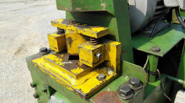 เครื่องตัดเหล็กอเนกประสงค์ KCM Taiwan ระบบพู่เล่สายพานขับเคลื่อน สามารถตัดเหล็กชิ้นงานได้ 8 แบบ เหล็กเพลา/กลม/กล่อง/เหลี่ยม/ฉาก/แบน/เจาะรูตามแบบพิมพ์ต่างๆ ระบบไฟ 380V สภาพสวยพร้อมใช้