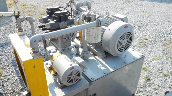 ชุดต้นกำลังถังปั้มไฮดรอลิคญี่ปุ่น(Power Unit) TOYO OKI Press 160 bar มอเตอร์ Mitsubishi 15 HP 380V ถังพัก 250 Lite พร้อมคอนโทรลไฟฟ้า AC 220V