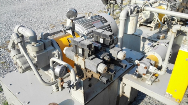 ชุดต้นกำลังถังปั้มไฮดรอลิคญี่ปุ่น(Power Unit) TOYO OKI Press 160 bar มอเตอร์ Mitsubishi 15 HP 380V ถังพัก 250 Lite พร้อมคอนโทรลไฟฟ้า AC 220V