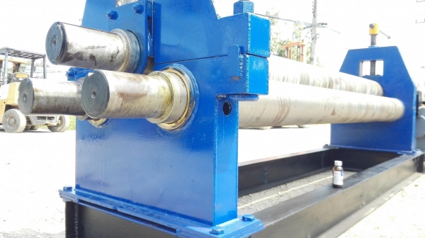 เครื่องม้วนเหล็กแผ่นประกอบใหม่ขนาดใหญ่ หน้ากว้าง 8 ฟุต เพลาลูกกลิ้งตัน ม้วนงาน 6-16 mm ออปชั่นพิเศษหัวเพลาม้วนแบบดัดโค้งได้ ระบบไฟ 380V พร้อมตู้ไฟรีโมทคอนโทรล เครื่องประกอบใหม่ 100\%