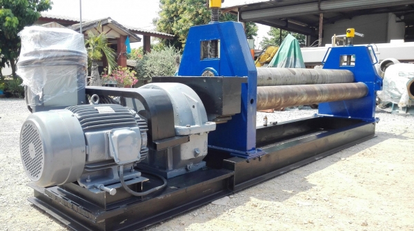 เครื่องม้วนเหล็กแผ่นประกอบใหม่ขนาดใหญ่ หน้ากว้าง 8 ฟุต เพลาลูกกลิ้งตัน ม้วนงาน 6-16 mm ออปชั่นพิเศษหัวเพลาม้วนแบบดัดโค้งได้ ระบบไฟ 380V พร้อมตู้ไฟรีโมทคอนโทรล เครื่องประกอบใหม่ 100\%