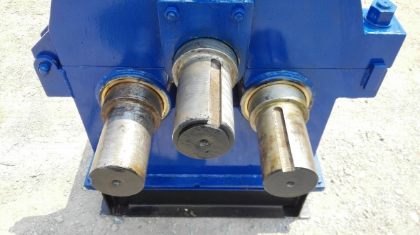 เครื่องม้วนเหล็กแผ่นประกอบใหม่ขนาดใหญ่ หน้ากว้าง 8 ฟุต เพลาลูกกลิ้งตัน ม้วนงาน 6-16 mm ออปชั่นพิเศษหัวเพลาม้วนแบบดัดโค้งได้ ระบบไฟ 380V พร้อมตู้ไฟรีโมทคอนโทรล เครื่องประกอบใหม่ 100\%