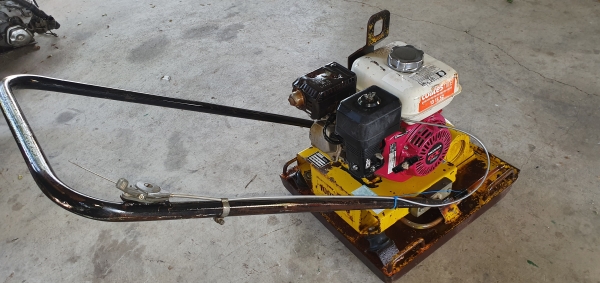 เครื่องตบดิน .45 x .60  พร้อมใช้