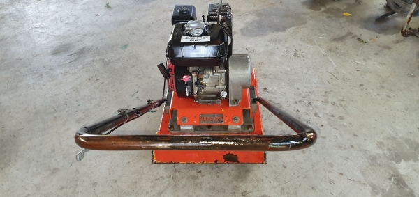 เครื่องตบ 45 x 60 ซ.ม. 15800 บาท