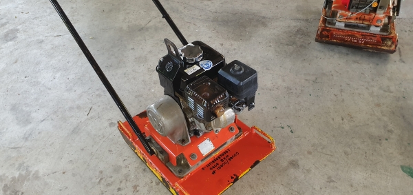 เครื่องตบ 45 x 60 ซ.ม. 15800 บาท