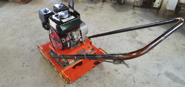 เครื่องตบ 45 x 60 ซ.ม. 15800 บาท