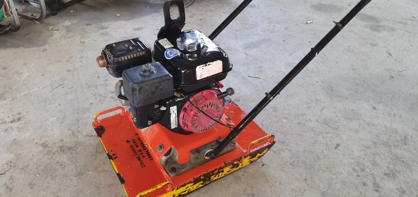 เครื่องตบ 45 x 60 ซ.ม. 15800 บาท