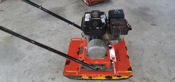 เครื่องตบ 45 x 60 ซ.ม. 15800 บาท