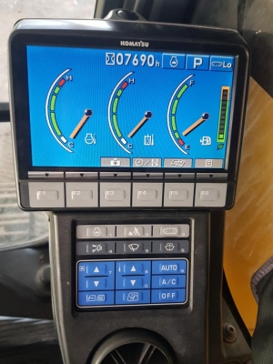 KOMATSU PC200-8N1 กล้องหลัง ไฟฟ้าครบ 7,6xxชม. เอกสารเล่มทะเบียนภาษีไม่ขาด ราคา1,750,000บาท จ.ปทุมธานี สนใจกริ๊ง 081-989-1989 หรั่งครับ KOMATSU PC200-8N1 กล้องหลัง ไฟฟ้าครบ 7,6xxชม. เอกสารเล่มทะเบียนภาษีไม่ขาด ราคา1,750,000บาท จ.ปทุมธานี สนใจกริ๊ง 081-989-1989 หรั่งครับ