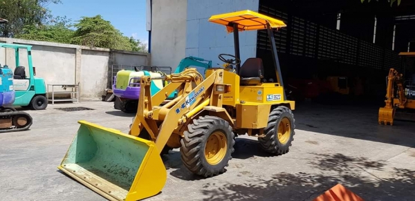 รถตักขนาดเล็ก KAWASAKI 35Z// เครื่องยนต์4สูบของkubota มีอะไหล่ ขนาดบุ้งกี่0.4คิว เก่าญี่ปุ่นไม่เคยใช้งานในไทย ใช้งานน้อยแค่700ชั่วโมง เหมาะสำหรับลูกค้าใช้ตักวัสดุต่างๆ รับประกันคุณภาพ ราคา360,000บาท สนใจติดต่อ 092-9938255 #KPGแทรคเตอร์  081-8416818 ,