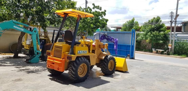 รถตักขนาดเล็ก KAWASAKI 35Z// เครื่องยนต์4สูบของkubota มีอะไหล่ ขนาดบุ้งกี่0.4คิว เก่าญี่ปุ่นไม่เคยใช้งานในไทย ใช้งานน้อยแค่700ชั่วโมง เหมาะสำหรับลูกค้าใช้ตักวัสดุต่างๆ รับประกันคุณภาพ ราคา360,000บาท สนใจติดต่อ 092-9938255 #KPGแทรคเตอร์  081-8416818 ,